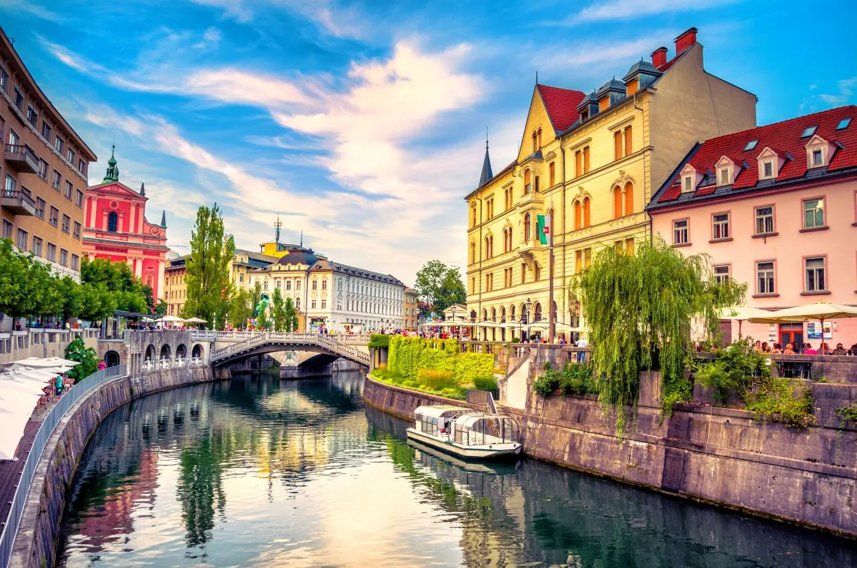 Kleurrijk Ljubljana en de rivier Ljubljanica