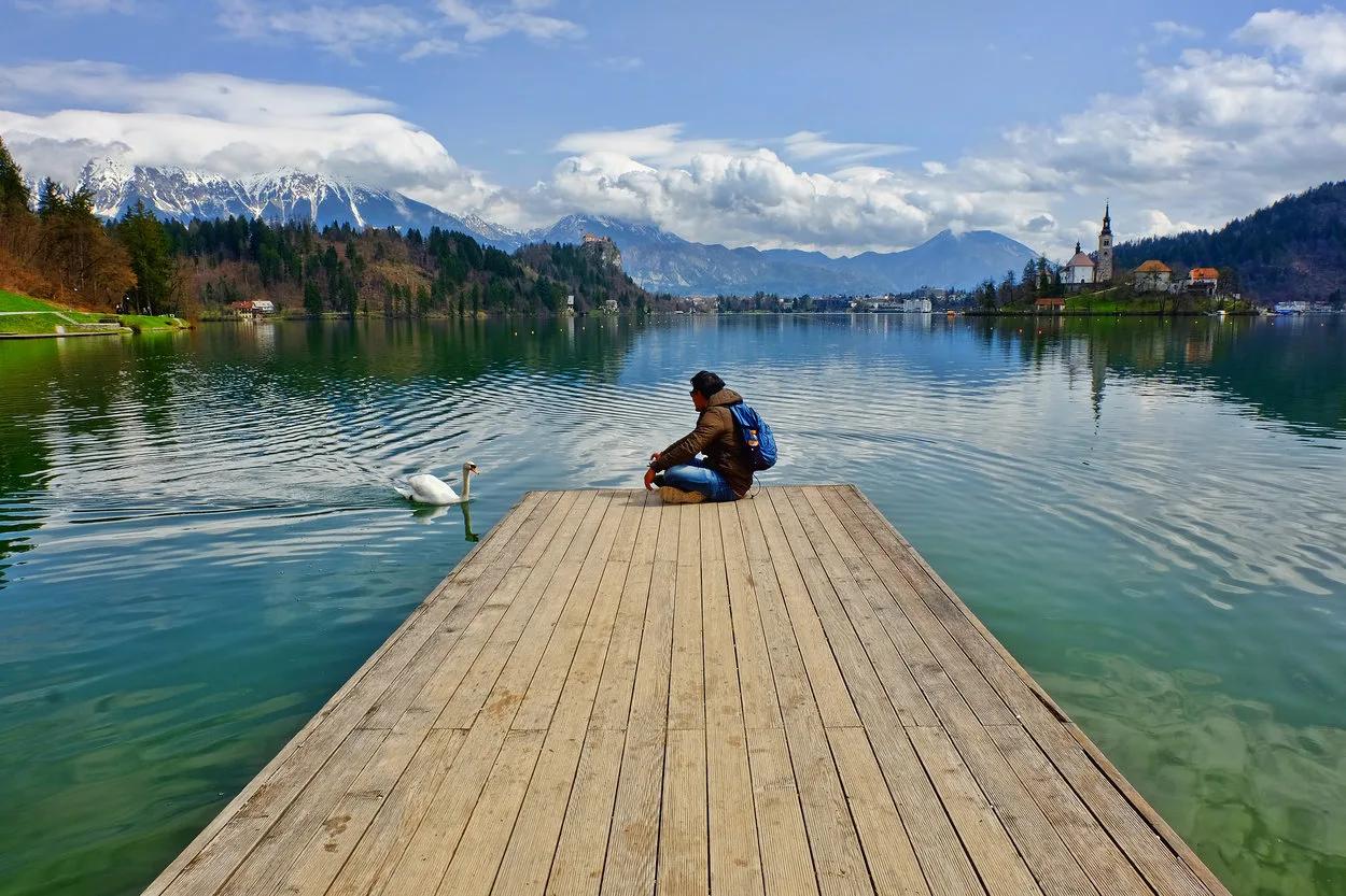 Bezoeker aan het meer van Bled