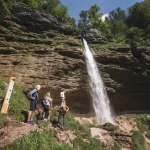 À côté de la chute d'eau Pericnik